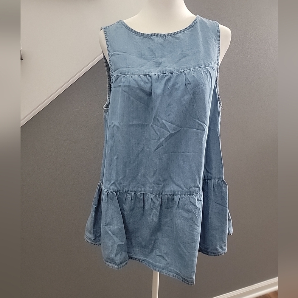 Beach Lunch Lounge Lee Tiered Sleeveless Chambray Shirt Size Medium - Picture 3 of 7